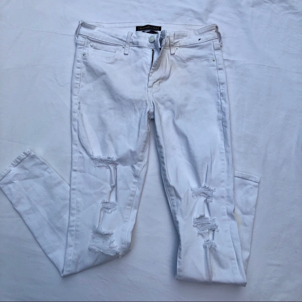 Abercrombie & Fitch white skinny jeans.